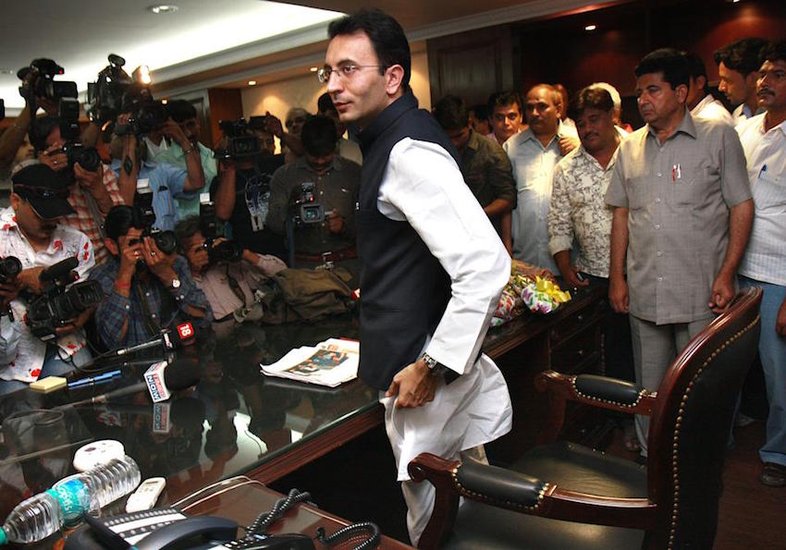 कांग्रेस छोड़ बीजेपी का दामन थाम चुके जितिन प्रसाद भी राजनीति में वंशवादा का उदाहरण हैं। उन्हें राजनीति परिवार से विरासत में मिली है। उनके पिता जितेंद्र प्रसाद दिग्गज कांग्रेसी औऱ केंद्रीय मंत्री हुआ करते थे। जितेंद्र प्रसाद के भाई कुंवर जयेंद्र प्रसाद भी राजनीति में सक्रिय रहे हैं।