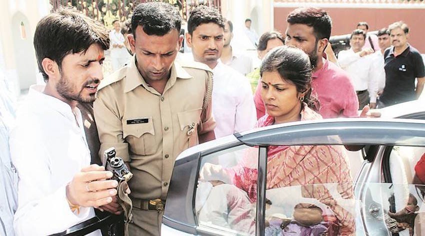 योगी आदित्यनाथ सरकार में मंत्री और लखनऊ के सरोजिनी नगर से बीजेपी एमएलए स्वाति सिंह के पास भी कोई कार नहीं है। उनके पास वाहन के नाम पर २० हजार के मूल्य की एक स्कूटी है।