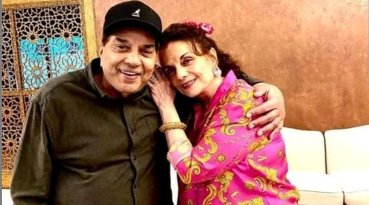 मुमताज और पत्नी प्रकाश कौर संग वायरल हो रही धर्मेंद्र की ये तस्वीर, लेजेंड एक्टर ने कही ये बात मुमताज और पत्नी प्रकाश कौर संग वायरल हो रही धर्मेंद्र की ये तस्वीर, लेजेंड एक्टर ने कही ये बात