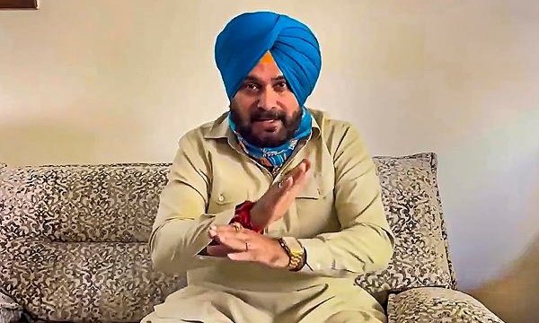 पूर्व क्रिकेटर औऱ राजनेता नवजोत सिंह सिद्धू। फोटो- पीटीआई
