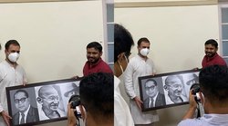 कन्हैया कुमार ने राहुल गांधी को गिफ्ट की फोटो, नेहरू का नाम ले यूं मजे ले रहे लोग