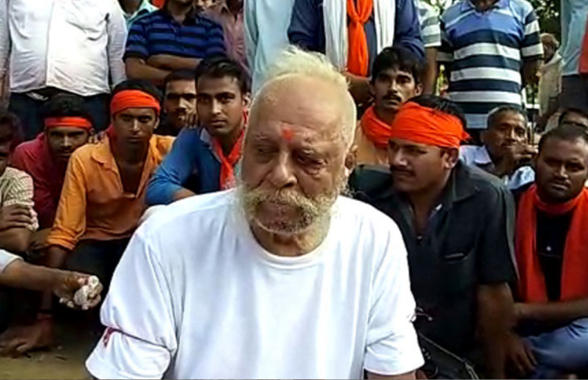 बता दें कि स्वतंत्रता पूर्व नेहरू गाँधी परिवार और भदरी परिवार के अच्छे ताल्लुकात थे। बजरंग बहादुर सिंह बतौर स्वतंत्रता सेनानी, पंडित जवाहर लाल नेहरू के साथ खड़े रहत थे। राजा बजरंग की पत्नी रानी गिरिजा देवी इंदिरा गाँधी से काफ़ी नजदीक थी।