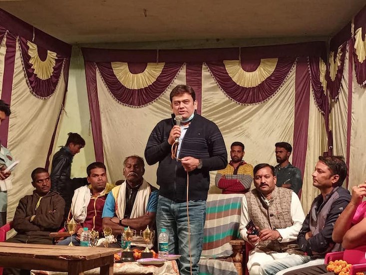 देवव्रत सिंह की संपत्ति की बात करें तो 2018 में चुनाव आयोग को दिये हलफनामे में उन्होंने बताया था कि उनके पास करीब 120 करोड़ रुपए की चल अचल संपत्ति है।(यह भी पढ़ें: राजा भैया से दोगुना अमीर हैं उनकी बहन, जानिए कितनी है संपत्ति)