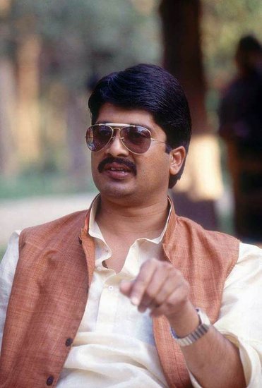 राजा भैया ने आगे था - अगर उस तालाब में मगरमच्छ होते तो मेरी मछलियों को खा गए होते और मछली पालन से हुई मेरी कमाई तो खत्म हो जाती। राजा भैया ने आगे बताया कि कैसे ये तालाब और मगरमच्छ वाली कहानी उनके लिए शर्मिंदगी का कारण बन गई है। (यह भी पढ़ें: जब प्रेग्नेंट थीं पत्नी तब जेल में बंद थे राजा भैया, मुलायम ने निकाला तब देख पाए थे बेटों का मुंह ) 