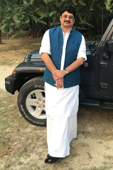 बकौल राजा भैया उनके पास करीब 14 करोड़ रुपए की कुल संपत्ति है। उनके नाम जहां कुल 6 करोड़ की संपत्ति है, वहीं पत्नी भानवी 7.2 करोड़ रुपए की मालकिन हैं।(यह भी पढ़ें: राजा भैया के महल में एंट्री से काफी पहले बंद करनी पड़ती है कार, गलती पर भड़क जाते हैं उनके पिता)