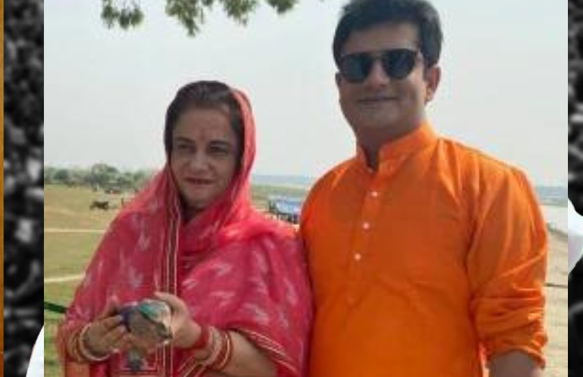 राजा भैया ने राजकुमारी रत्ना के विरुद्ध अपने भाई समान अक्षय प्रताप सिंह को 2004 में लोकसभा चुनाव में खड़ा किया था। इस चुनाव को रत्ना हार गई थीं,लेकिन 2009 में उन्होंने अक्षय प्रताप को हरा कर वापस संसदीय कुर्सी पा ली थी। राजा भैया और राजकुमारी में हमेशा ही शह-मात का खेल चलता रहा है।