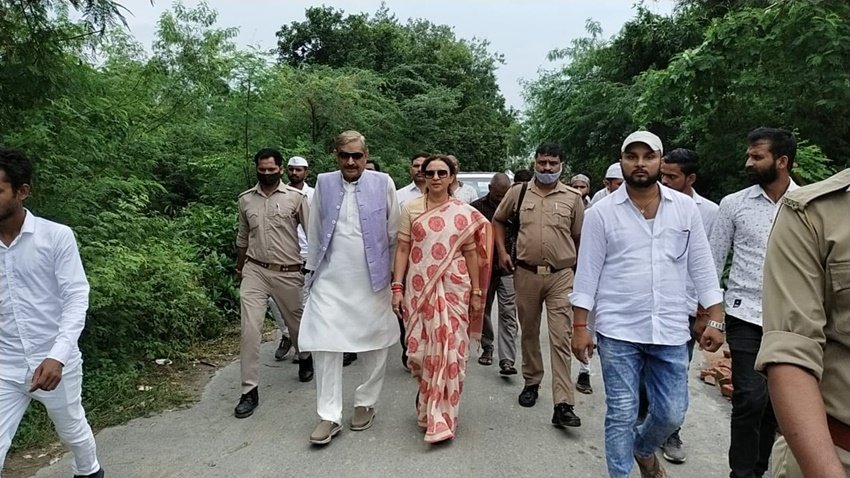 आराधना मिश्रा प्रतापगढ़ में रामपुर खास से कांग्रेस की विधायक हैं। इसी सीट से 9 बार उनके पिता और दिग्गज कांग्रेसी प्रमोद तिवारी जीते। अब वह राज्यसभा में हैं। रामपुर खास सीट पर उनकी बेटी आराधना उनकी राजनीति को आगे ले जा रही हैं।