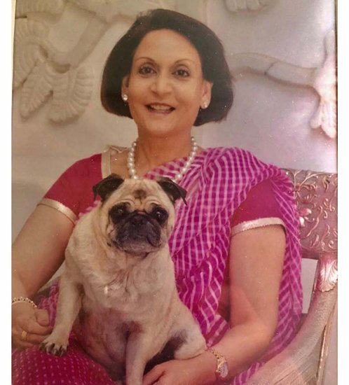 बीकानेर राजघराने की राजकुमारी राज्यश्री अपने पग सियेना के साथ।