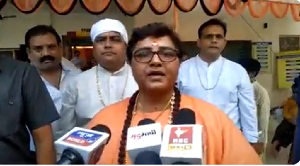 भोपाल में मंगलवार को मीडिया से बात करती हुईं बीजेपी सांसद साध्वी प्रज्ञा ठाकुर। (फोटो- सोशल मीडिया)