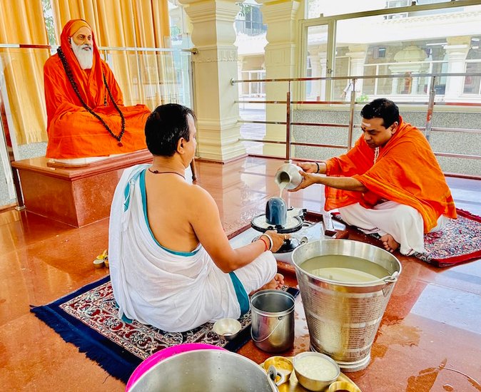 इसी साल सावन में शिवपूजा करते हुए यह फोटो पोस्ट की थी। संबित पात्रा की इस फोटो पर लोगों ने उन्हें ट्रोल किया था।