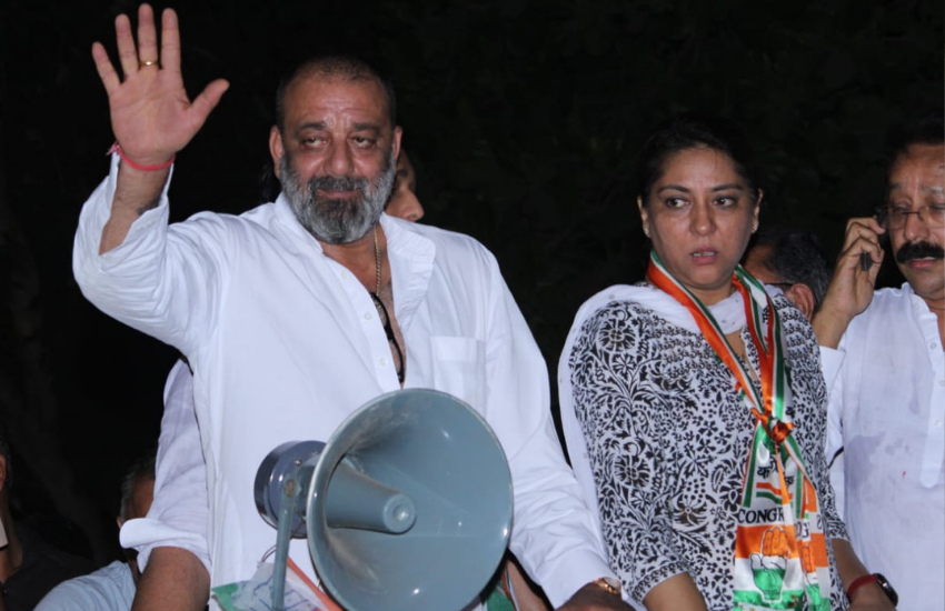बता दें कि, इन दिनों संजय दत्त बहन प्रिया दत्त के साथ दूरियां मिटाकर उनकी पार्टी (कांग्रेस) के लिए प्रचार में साथ खड़े थे।