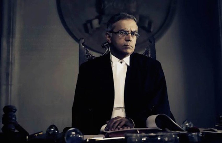 बॉलीवुड और उद्योग जगत के कई ऐसे नाम हैं जिनका संबंध भारतीय राजघरानों से है। हालांकि लोग उनके बारे में कम ही जानते हैं। ऐसा ही एक नाम है विजय कृष्णा का। विजय कृष्णा गोदरेज समूह के एग्जीक्यूटिव होने के साथ ही बॉलीवुड के मंझे हुए कलाकार भी हैं। उन्होंने गुजारिश, ब्लैक और देवदास जैसी कई फिल्मों में काम किया है। विजय कृष्णा इंदौर के होलकर राजघराने के समधी भी हैं। एक बार विजय कृष्ण ने शाहरुख खान को तमाचा जड़ दिया था।