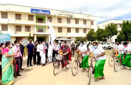 Smriti Irani, Cycle, BJP, INC