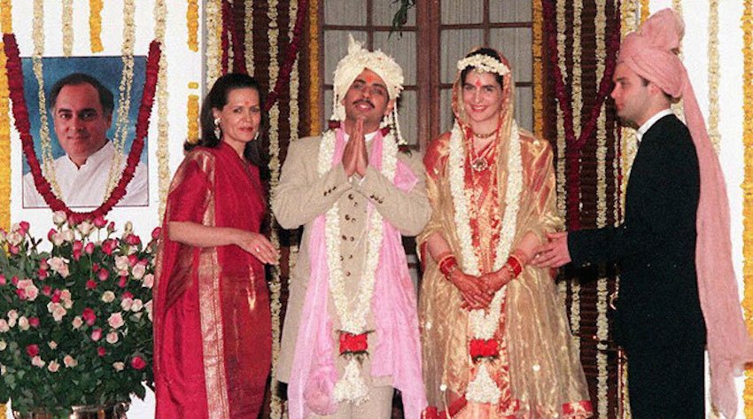 देश के सबसे चर्चित दामादों में रॉबर्ट वाड्रा का नाम प्रमुखता से लिया जाता है। सोनिया गांधी के दामाद और प्रियंका गांधी के पति रॉबर्ट अकसर चर्चा में रहते हैं। रॉबर्ट वाड्रा देश के नामी बिजनेसमैन हैं। वह रियल एस्टेट का काम करते हैं।