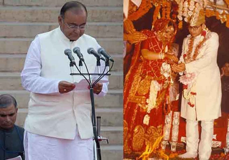 अरुण जेटली गिरधारी लाल डोगरा के दामाद थे। गिरधारी लाल डोगरा जम्मू कश्मीर में कांग्रेस के जाने माने चेहरों में से एक थे। डोगरा की बेटी संगीता की शादी अरुण जेटली से 1982 में हुई थी। 