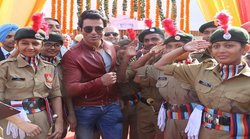 कोरोना काल के ‘रियल हीरो’ सोनू सूद के समर्थन में शिवसेना, IT के सर्वे को लेकर बोली- BJP खेल रही ‘बचकाना गेम’