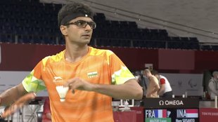 tokyo-paralympics-suhas-ly-noida-dm-registers-first-win-in-badminton-even-beats-german-player-in-straight-sets