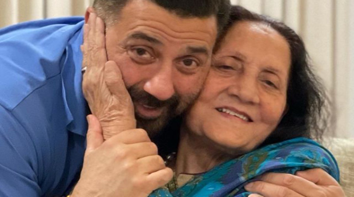 Dharmendra, Sunny Deol, Prakash Kaur, प्रकाश कौर,