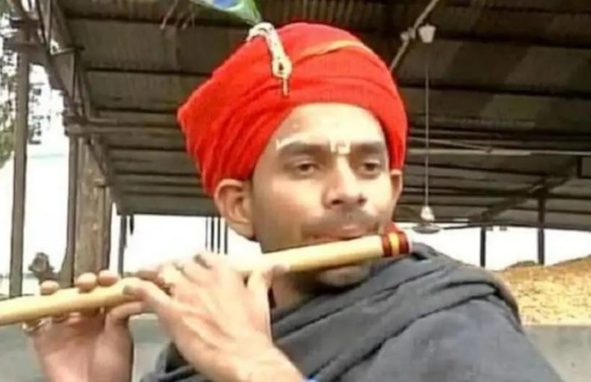 बता दें कि तेजप्रताप कृष्ण भक्त हैं। इसके लिए आवास में भी पूजा की उन्होंने अच्छी व्यवस्था कर रखी है। वृंदावन उनका पसंदीदा धार्मिक स्थल है। वे वहां अक्सर जाते रहते हैं। 