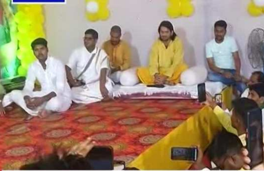 श्रीकृष्ण के जन्म से पहले भजन-कीर्तन का आयोजन किया गया था, जिसे उनके सेकेंड लालू तेजप्रताप यादव पेज पर लाइव पोस्ट किया गया था।