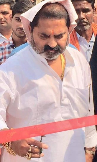 iगोंडा के कर्नलगंज से बीजेपी विधायक अजय प्रताप सिंह उर्फ लल्ला भैया ने सिर्फ इंटर तक ही पढ़ई की है। (यह भी पढ़ें: अखिलेश - डिंपल ही नहीं, यूपी के इन 10 राजनेताओं ने भी जाति की दीवार तोड़ रचाई शादी)