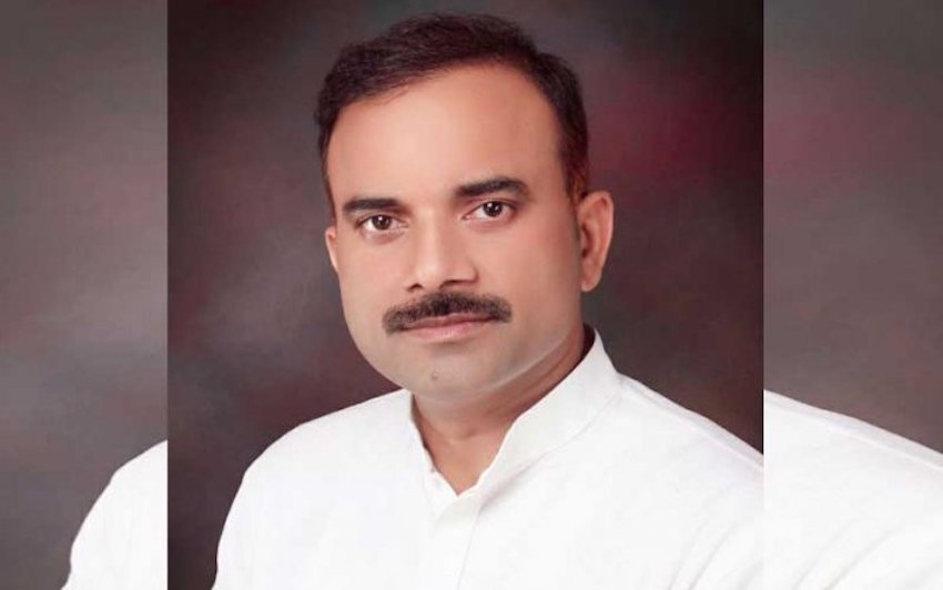सुशील सिंह बृजेश सिंह के भतीजे हैं और चंदौली में सैयदराजा से बीजेपी विधायक हैं। 2017 में सुशील सिंह ने अपनी संपत्ति 13 करोड़ के करीब घोषित की थी।