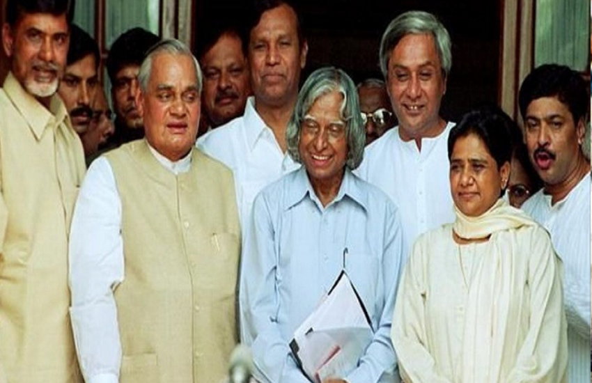 मायावती का कहना था कि वह तो चाहती थीं कि बीजेपी दो नहीं पांच लॉबी बने। इससे फायदा बहुजन समाज पार्टी को ही होता। इसे भी पढ़ें- मायावती ने जब आरएसएस को दिया था दस लाख का अनुदान