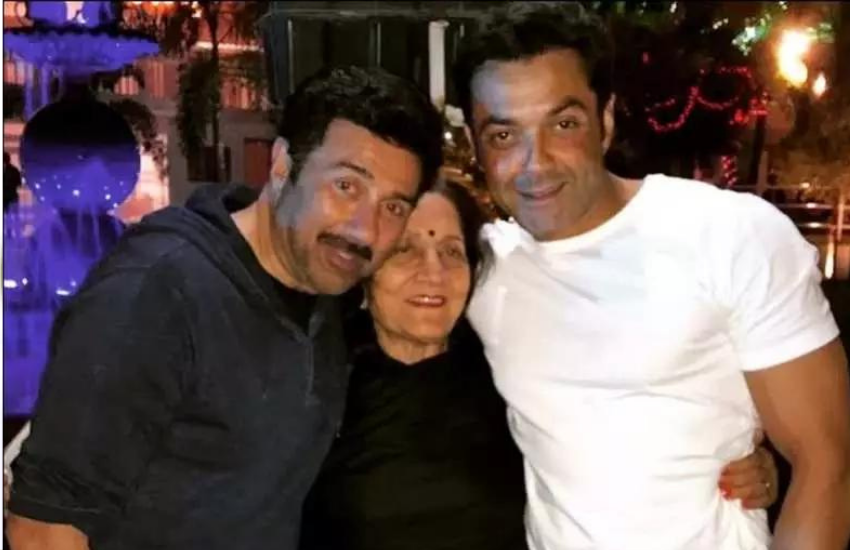 बॉबी का कहना था कि सामने वाले को लगता था कि कोई यंग लड़की बात कर रही है और वह घंटों लोगों को बेवकूफ बनाकर अपना टाइम पास कर लिया करते थे। इसे भी पढ़ें- जब बॉबी के बेटे ने मां से पूछा था-पापा पूरे दिन घर पर क्यों रहते हैं?