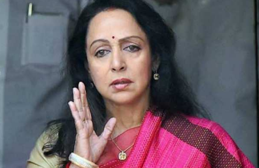 हेमा मालिनी (Hema Malini) डांसिंग क्वीन के रियलिटी शो में बतौर जज पहुंची थीं और उनके साथ जितेंद्र भी थे। शो में उस दिन कॉमेडी के साथ डासिंग परफार्मेंस देनी थी और कई कंटेस्टेंट ने अपना परफॉर्मेंस दे दिया, लेकिन एक्ट्रेस संभावना सेठ (Sambhavna Seth) के फिल्म 'शोले' (Sholey) पर किए गए फनी डांस और स्टेप से वह बेहद नाराज हो गईं।