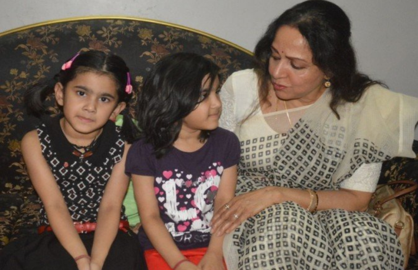 उस समय हेमा के लिए 80 लाख रुपये टैक्स एक बड़ी वेल्यू थी। हेमा ने एक इंटरव्यू में बताया कि इस टैक्स को चुकाने के लिए वह हर फिल्म साइन करती गईं, ताकि वह पैसे जमा कर सकें।