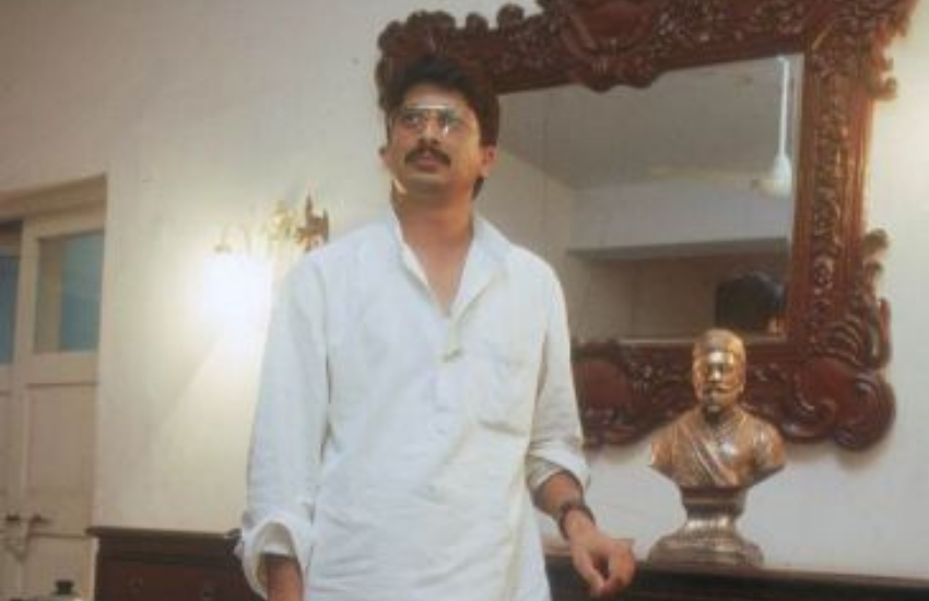 इसे बाद विधानसभा में अकाली ने कांग्रेस को घेर लिया और राजा भैया जैसा बाहुबली नेता कांग्रेसी विधायक कुशलदीप सिंह ढिल्लों के घर पर जाने और मुलाकात की वजह जानने के लिए हंगामा शुरू कर दिया। कांग्रेस बैकफुट पर आ गई और चुप्पी साध गई, लेकिन अकाली दल लगातार जवाब देने के दबाव बनाने लगा था। इसे भी पढ़ें- हत्या से आसान था ट्रांसफर कराना, राजा भैया ने जब सीओ की मौत पर कहा था कुछ ऐसा