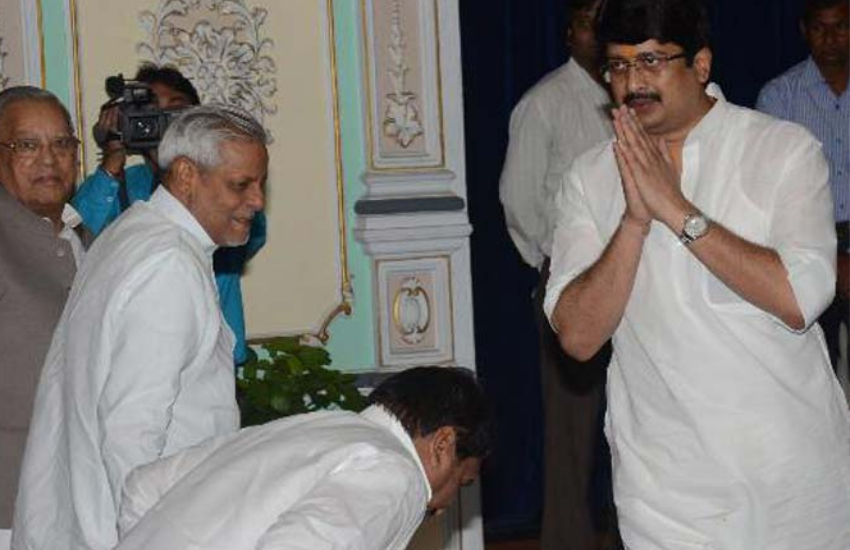 राजा भैया यूपी ही नहीं एक बार तो पंजाब विधानसभा में भी हंगामें का कारण बन गए थे। पंजाब विधानसभा में अकाली दल और कांग्रेस के बीच राजा भैया को लेकर जमकर नोक-झोंक हुई थी। मामला इतना बढ़ गया कि अकाली दल ने विधानसभा से वॉकआउट कर दिया। कांग्रेस नेता कुशलदीप ढिल्लो पर आरोप था कि वह यूपी के बाहुबली राजा भैया को पंजाब जेल के गैंगस्टरों से मिलाने ले गए थे, लेकिन कुशलदीप ने इस आरोप का खंडन किया था।