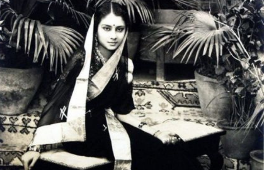 रशीद क़िदवई ने लिखा है कि सिंधिया परिवार का पन्ने का पुश्तैनी शिवलिंग था। बीबीसी की रिपोर्ट के अनुसार हर महाराजा द्वारा की गई पूजा में इस शिवलिंग को रखा जाता था। मान्यता था कि जब ग्वालियर की सेना किसी सैनिक अभियान पर निकलती थी तो महादजी सिंधिया (सिंधिया राजवंश शुरू करने वाले रानोजी राव सिंधिया के पांचवे और सबसे छोटे बेटे) उसे हमेशा अपने मुकुट के नीचे रखते थे जिसकी वजह से उन्हें लड़ाई में विजय प्राप्त होती थी।