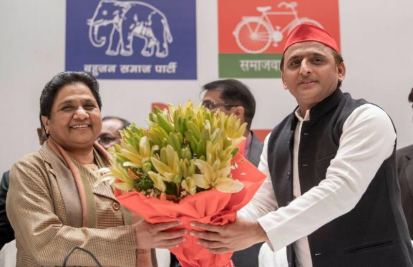 बसपा सुप्रीमाे मायातवी और सपा अध्यक्ष अखिलेश यादव के बीच राजनैतिक ही नहीं पारिवारिक संबंध भी खत्म हो चुका है और मायावती की ओर से इसकी पहल हुई है। अखिलेश यादव और मायावती के बीच जब साल 2019 में गठबंधन हुआ था तो ये राजनैतिक के साथ पारिवारिक भी था। मायावती ने डिंपल को कन्नौज में बहू कहा था और डिंपल ने भी बुआ सास के पैर छूकर आशीर्वाद लिए थे।