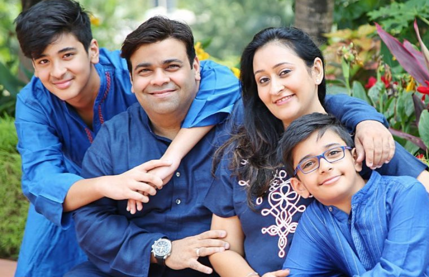 कॉमेडियन कीकू शारदा ने अपनी स्कूली शिक्षा डॉन बॉस्को हाई स्कूल, मुंबई से की। कॉमर्स से 12वीं पास करने के बाद किकू ने नरसी मोंजी कॉलेज ऑफ कॉमर्स एंड इकोनॉमिक्स से ग्रेजुएशन किया है। कीकू ने मुंबई के चेतन के इंस्टीट्यूट ऑफ मैनेजमेंट स्टडीज एंड रिसर्च से एमबीए भी किया है।