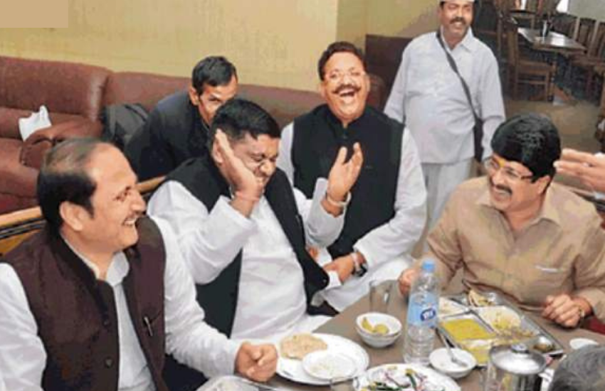 मायावती ने यूपी के बाहुबाली मुख्तार पर मेहरबान रहीं और वहीं राजा भैया की संपत्ति कुर्क कराकर सरकारी खजाने में डलवा दी। यही नहीं भदरी रियासत के 600 एकड़ तालाब पर भी सरकारी कब्जा कर लिया था।