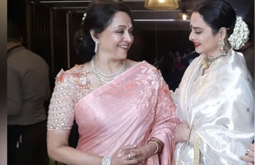 हेमा ने कहा कि जब वह राजनीति में आई थीं तो उन्हें किसी ने नहीं सिखाया था, वह खुद सब सीखीं। वैसे ही रेखा भी सीख जाएंगी। इसे भी पढ़ें - हेमा मालिनी ने गुस्से में छोड़ दिया था रियलिटी शो, अपने गाने के साथ भद्दा मजाक देखकर हो गई थीं नाराज