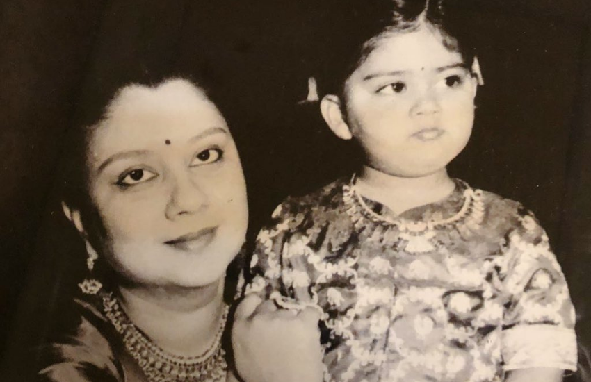राजमाता विजयाराजे की आत्मकथा का सत्रहवां अध्याय आपातकाल को समर्पित है। इसी कड़ी में राजमाता ने अपने अट्ठारहवें अध्याय में 'मैं सरकारी मेहमान' और उन्नीसवें अध्याय 'कैदी क्रमांक 2265' से अपने तिहाड़ में बिताए दिनों का उल्लेख किया था।