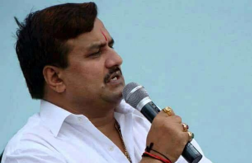 ये वही तेजतर्रार अमरपाल शर्मा थे जिन्हें 2012 विधानसभा में स्पीकर की तरफ से सर्वश्रेष्ठ विधायक का पुरस्कार मिला था और उसी साल वह बसपा के टिकट पर सुनील शर्मा को हराए थे।