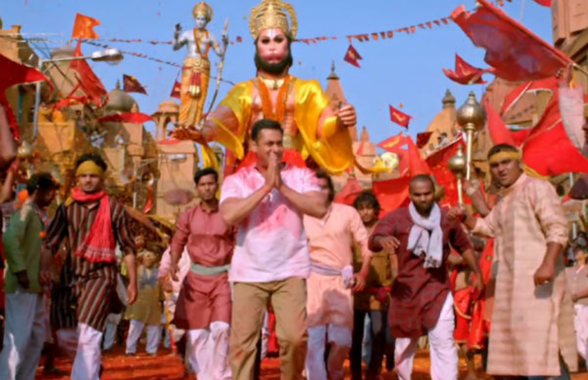 सलमान खान ने 'बजरंगी भाईजान' फिल्म कर के भी इस बात को साबित किया था, लेकिन 'मूवी टाकिज' के साथ बातचीत में भी उन्होंने यह बता दिया कि वह बजरंगबली के भक्त हैं। इसे भी पढ़ें- 4 साल होती है सलमान खान की गर्लफ्रेंड्स की एक्सपायरी डेट, मां ने कहा था- कोई कितना करेगा इंतजार