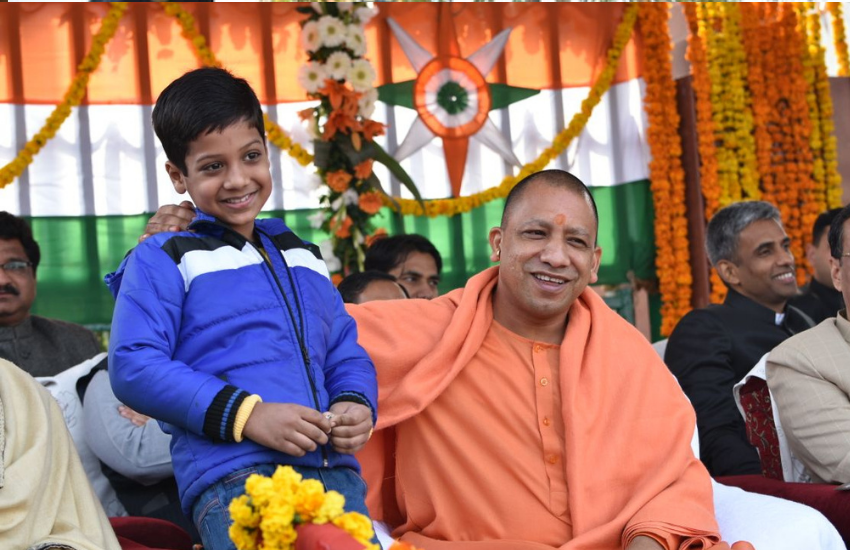 होनहार बच्चों को अपने समीप बुलाकर शाबाशी देना सीएम योगी का विशेष प्रोत्साहन होता है।