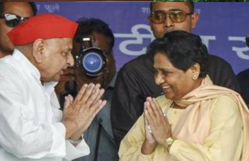 मुलायम ने खुली चुनौती दी थी कि कोई भी ये बता दे कि राजा भैया ने किसी को परेशान किया है। इसे भी पढ़ें- राजा भैया की दादी उड़ाती थीं एयरक्राफ्ट, कभी राजभवन में था महाराजा का चार शाही एयरप्लेन
