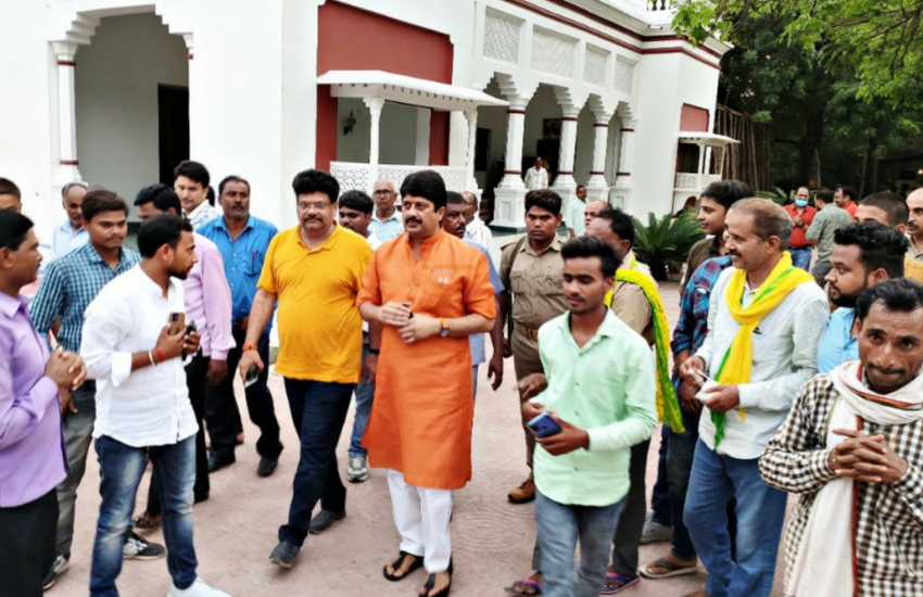 राजा भैया को विरासत में भदरी की बहुत सी संपत्ति मिली है। इसमें अचल संपत्ति ज्यादा रही है। इसे भी पढ़ें-दो राजघरानों की इस राजकुमारी का कभी राजा भैया तो कभी पति से रहा है विवाद, सबसे अमीर महिला सांसद में होती है गिनती