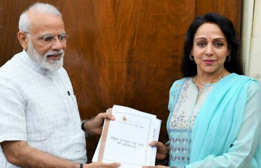 हेमा मालिनी ही नहीं, अमिताभ बच्चन, सलमान खान, अक्षय कुमार, आमिर खान , शाहरुख खान आदि से भी पीएम के संबंध बहुत अच्छे हैं।
