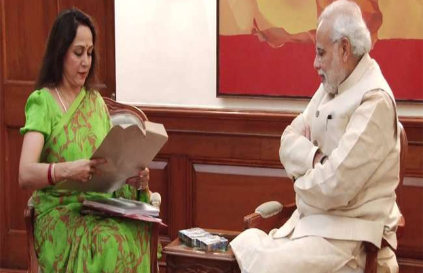 हेमा की आटोबायोग्राफी में पीएम ने संक्षिप्त में ही सही लेकिन प्रस्तावना लिखी है। राम कहते हैं कि पीएम के राजी होने की एक बड़ी वजह यह थी कि वह कला और सिनेमा के योगदान में हेमा जी की प्रतिभा से वाकिफ थे।