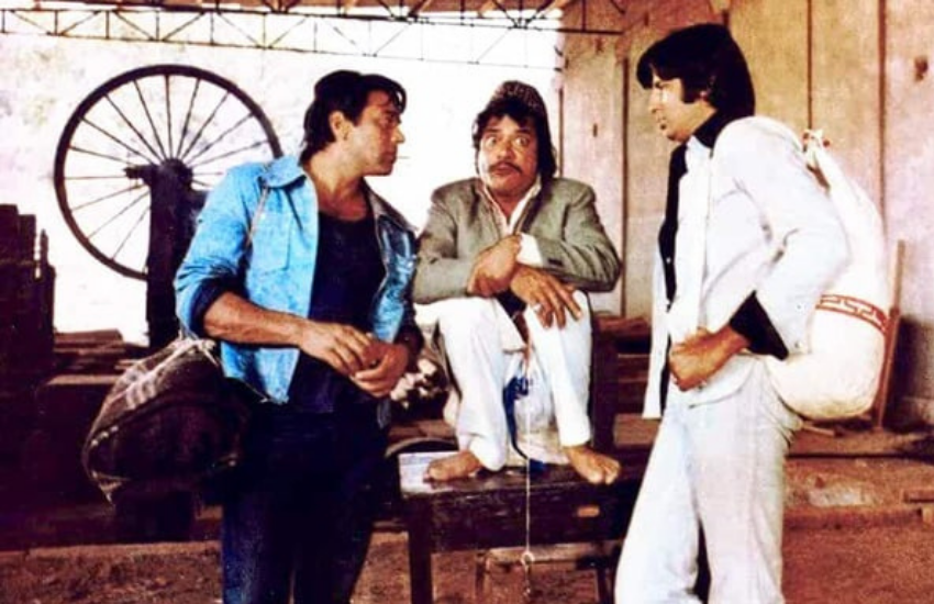 बता दें कि शोले (को हिंदी सिनेमा की कल्ट फिल्म माना जाता है, जिसमें अमिताभ बच्चन, धर्मेंद्र, हेमा मालिनी, अमजद खान, जया बच्चन, संजीव कुमार मुख्य किरदारों में नजर आए थे।
