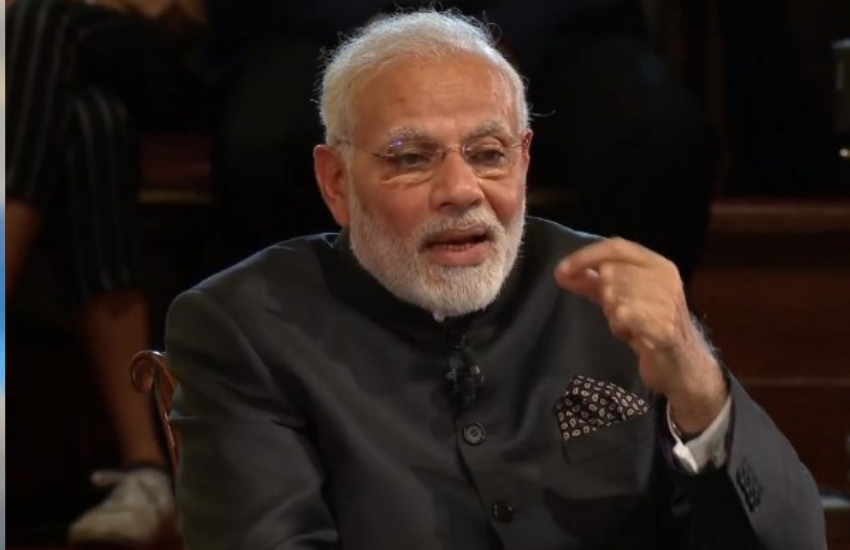 35 साल के निसिथ प्रमाणिक मोदी की टीम के सबसे युवा सांसदों में गिने जाते हैं। निसिथ प्रमाणिक तेज तर्रार नेता हैं और उनका बगावती रूप उनके माता-पिता ने भी देखा है, वह भी मात्र 18 साल की उम्र में। निसिथ ने ये बगावत अपनी पंसद की शादी के लिए की थी।
