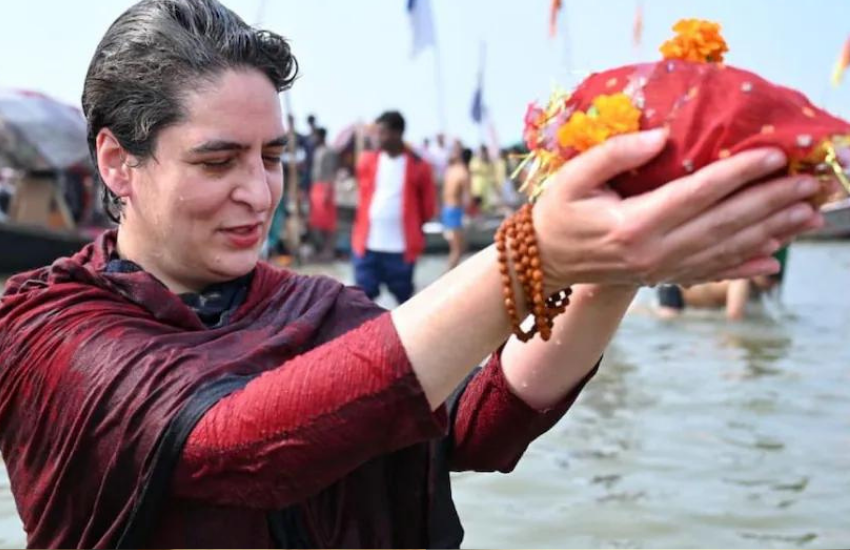 शायद ही कभी सोनिया गांधी को किसी ने गंगा स्नान करते देखा होगा, लेकिन प्रियंका गांधी संगम में जाकर स्नान किया और गांगा मैया की पूजा भी की थी।