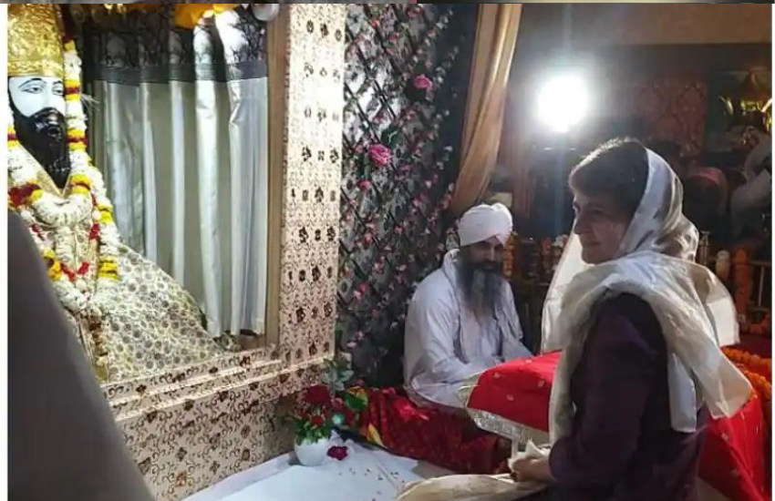 गुरुद्वारे जाकर प्रियंका ने मत्था टेका और गुरु ग्रंथ साहिब के अरदास भी किए थे।