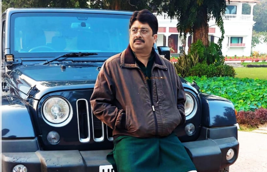 राजा भैया का कहना है कि जब भी उनक मन व्यथित होता है या किसी बात को लेकर वह अंतरद्वंद महसूस करते हैं, बाबा का ध्यान लगा लेते हैं।